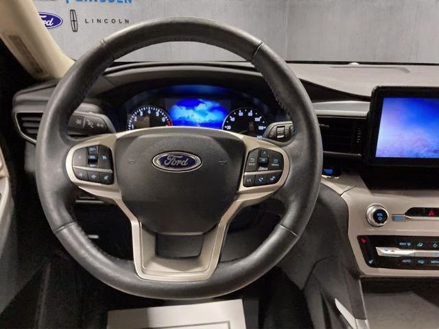 2024 Star White Metallic Tri-Coat Ford Explorer XLT 4X4 SUV