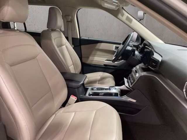 2024 Star White Metallic Tri-Coat Ford Explorer XLT 4X4 SUV