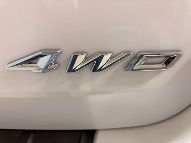 2024 Star White Metallic Tri-Coat Ford Explorer XLT 4X4 SUV