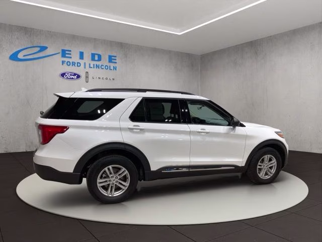 2024 Star White Metallic Tri-Coat Ford Explorer XLT 4X4 SUV