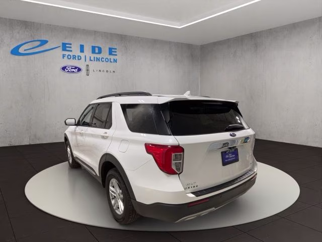 2024 Star White Metallic Tri-Coat Ford Explorer XLT 4X4 SUV