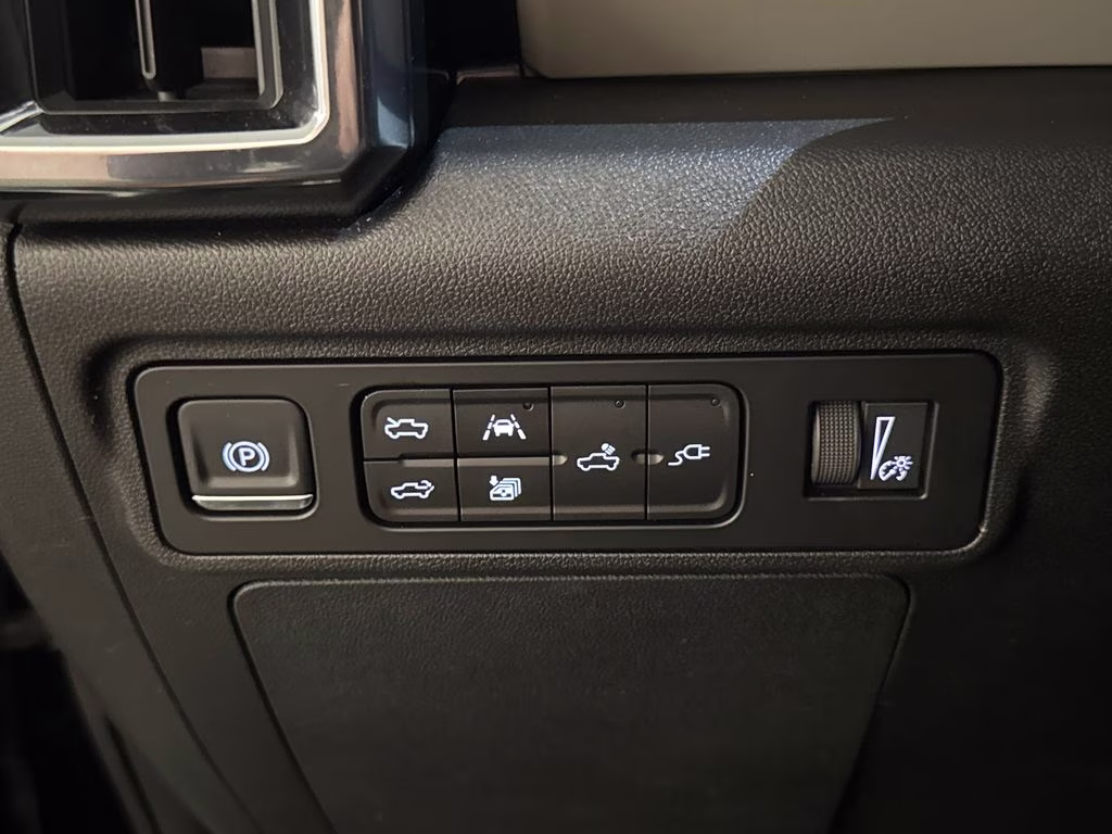 2026 Void Black GMC HUMMER EV Pickup 2X 4X4 Truck