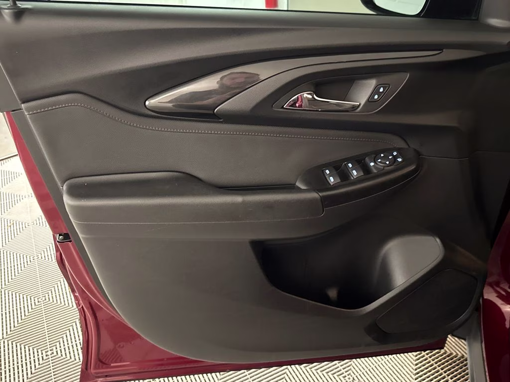 2022 Crimson Metallic Chevrolet Trailblazer RS FWD SUV