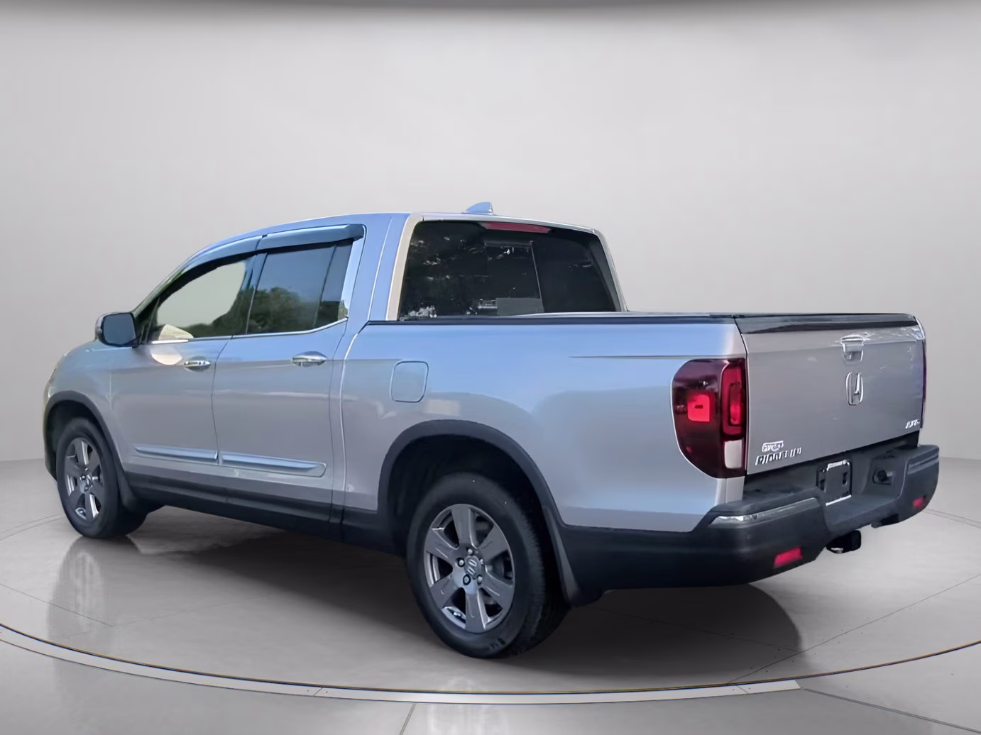 2020 Lunar Silver Metallic Honda Ridgeline RTL-E Crew Cab Pickup AWD Truck