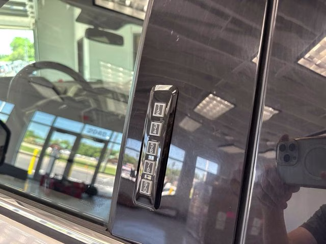 2018 White Platinum Metallic Tri-Coat Ford F-150 King Ranch 4X4 Truck