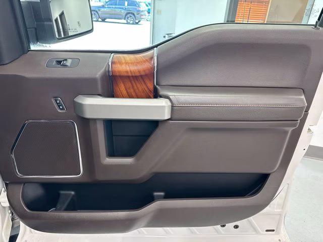 2018 White Platinum Metallic Tri-Coat Ford F-150 King Ranch 4X4 Truck