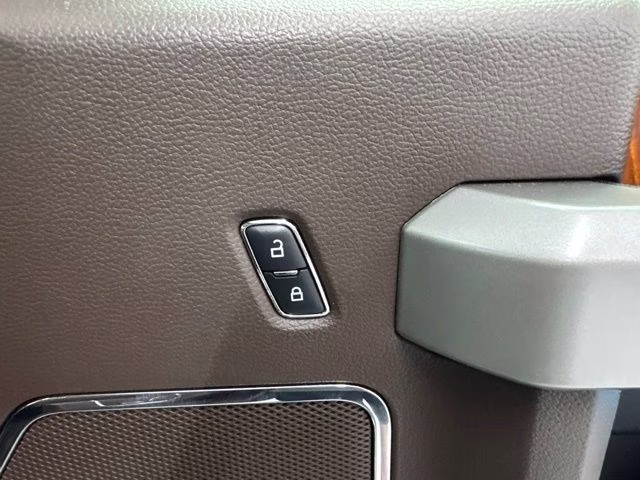 2018 White Platinum Metallic Tri-Coat Ford F-150 King Ranch 4X4 Truck