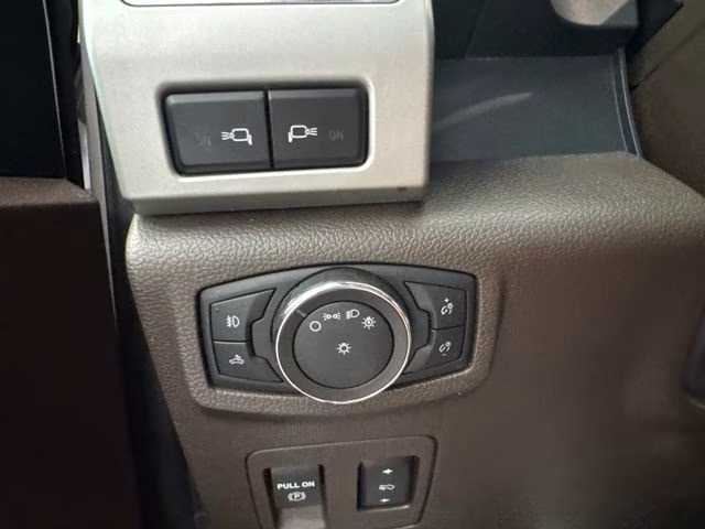 2018 White Platinum Metallic Tri-Coat Ford F-150 King Ranch 4X4 Truck