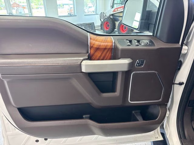 2018 White Platinum Metallic Tri-Coat Ford F-150 King Ranch 4X4 Truck