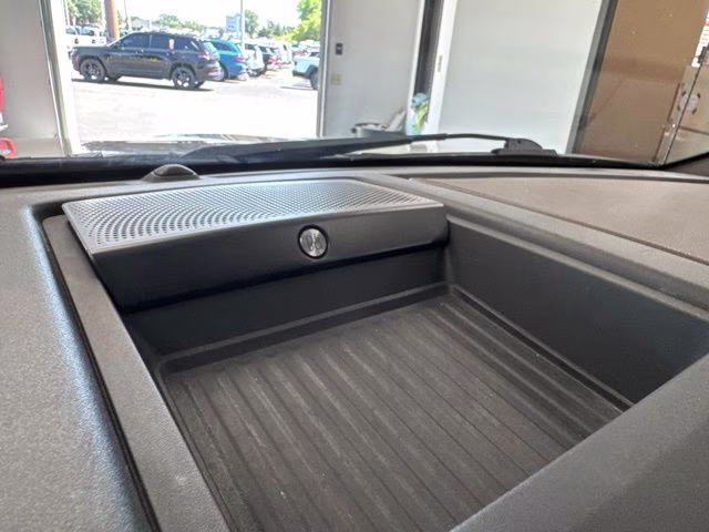 2018 White Platinum Metallic Tri-Coat Ford F-150 King Ranch 4X4 Truck
