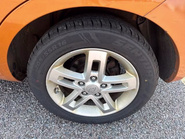 2011 Ignition Kia Soul Plus FWD Hatchback