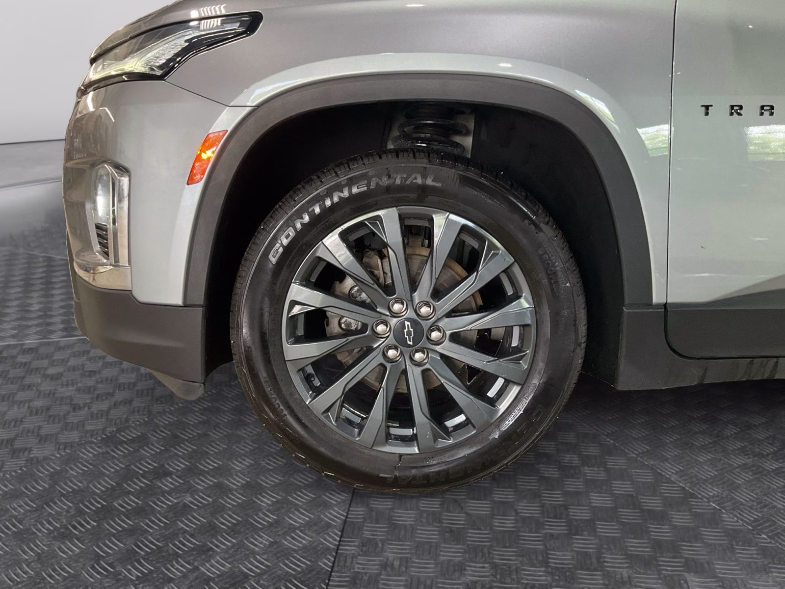 2023 Sterling Gray Metallic Chevrolet Traverse RS AWD SUV