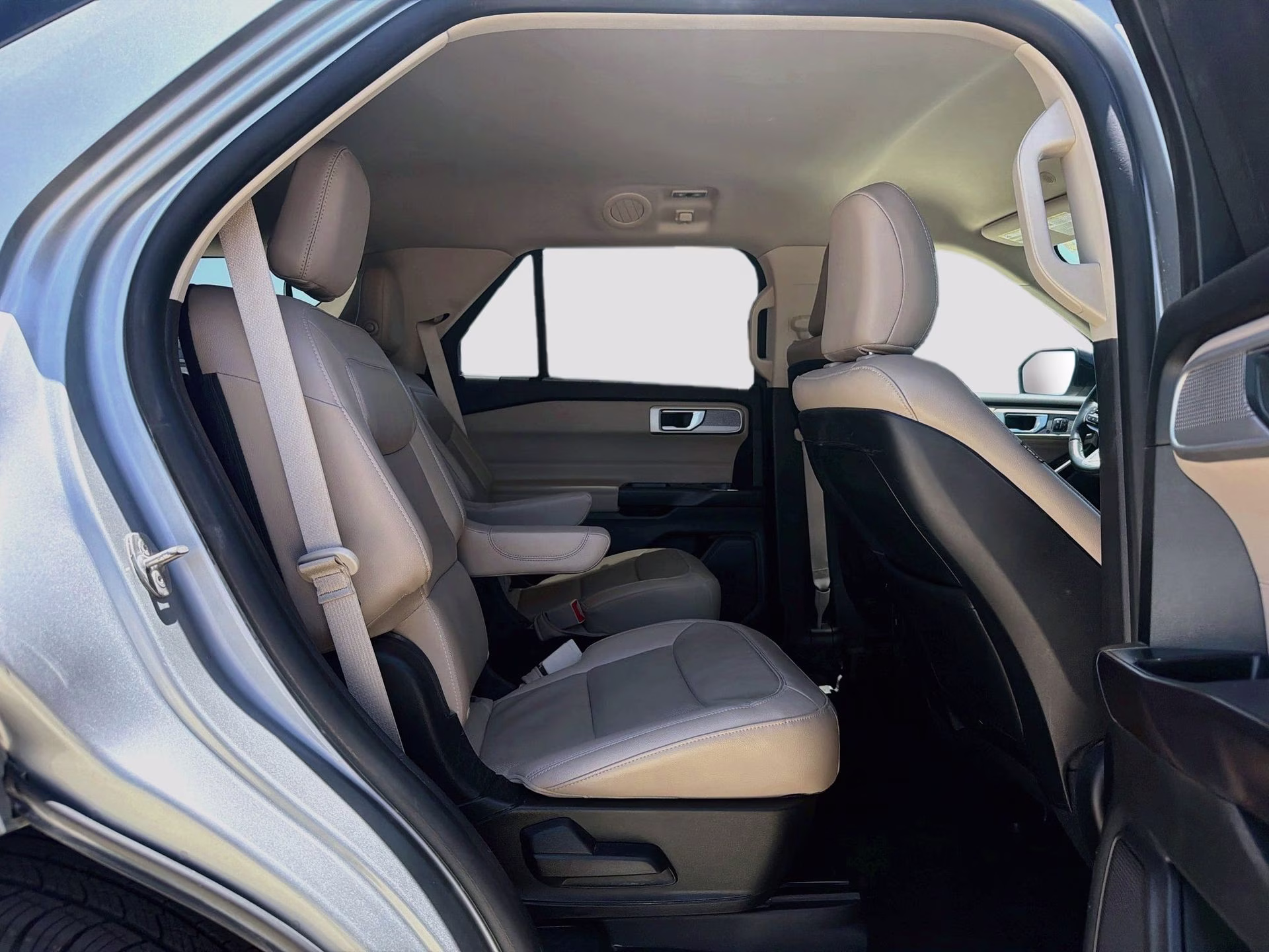 2020 Iconic Silver Metallic Ford Explorer Limited 4X4 SUV