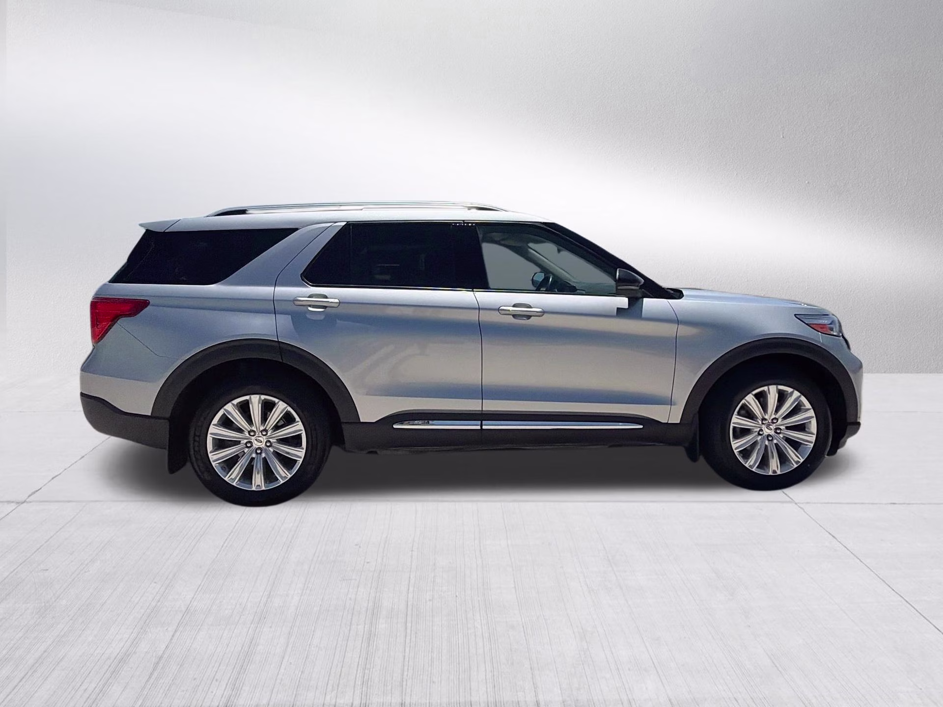 2020 Iconic Silver Metallic Ford Explorer Limited 4X4 SUV