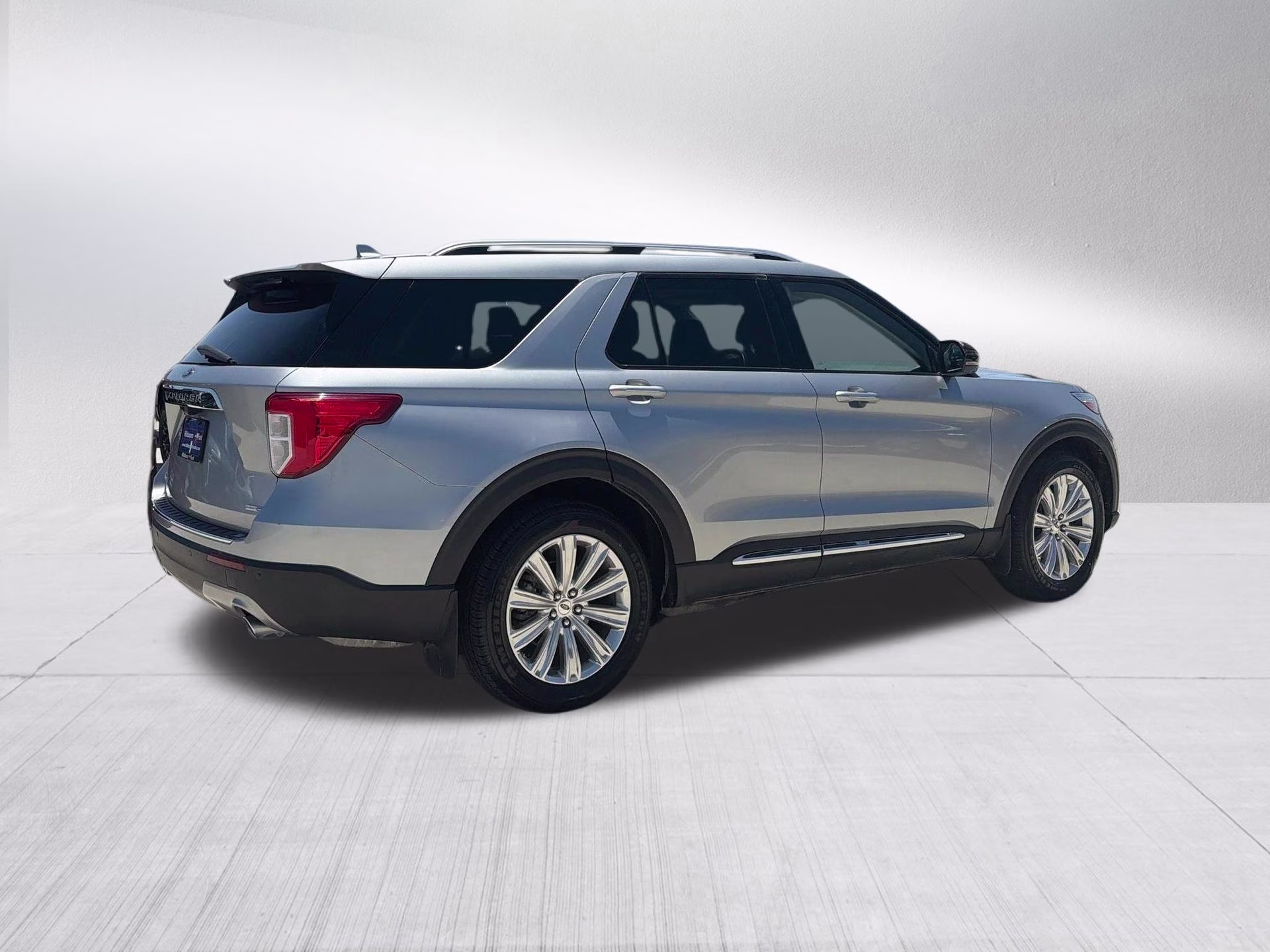 2020 Iconic Silver Metallic Ford Explorer Limited 4X4 SUV