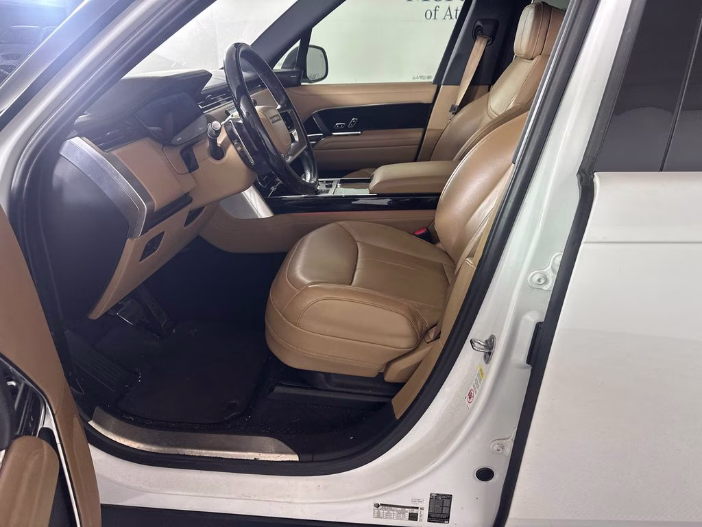 2023 White Land Rover Range Rover SE AWD SUV