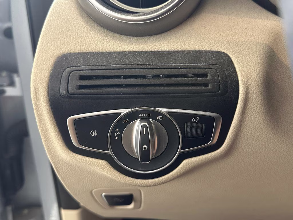 2021 Iridium Silver Metallic Mercedes-Benz GLC GLC 300 RWD SUV
