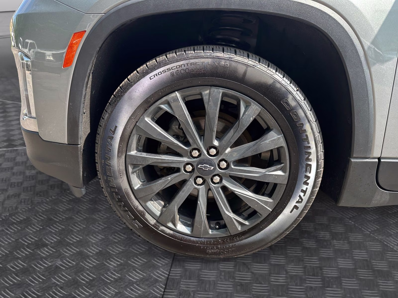 2023 Sterling Gray Metallic Chevrolet Traverse RS AWD SUV