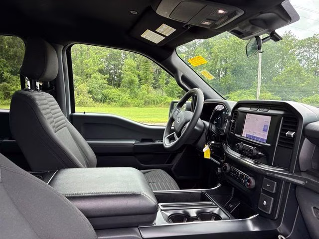 2023 Oxford White Ford F-150 XL 4X4 Truck