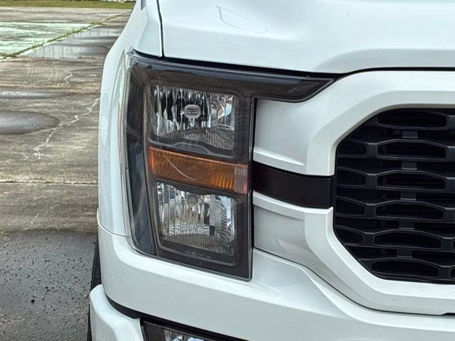2023 Oxford White Ford F-150 XL 4X4 Truck