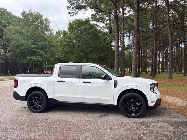 2025 Oxford White Ford Maverick XLT AWD Truck
