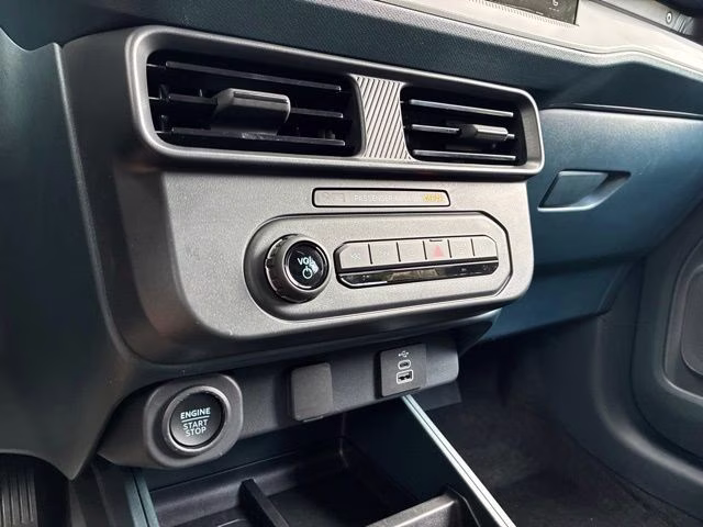 2025 Oxford White Ford Maverick XLT AWD Truck