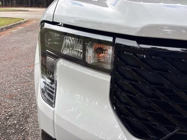 2025 Oxford White Ford Maverick XLT AWD Truck