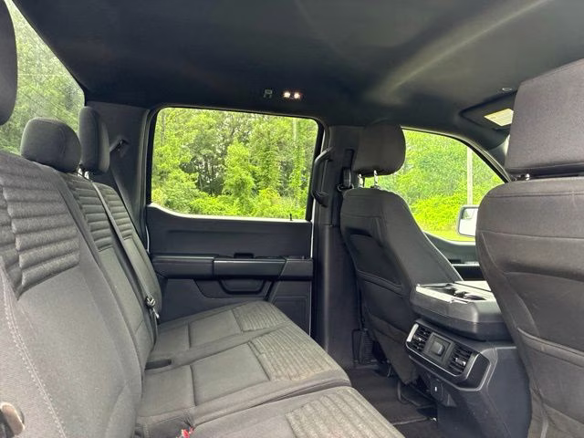 2023 Oxford White Ford F-150 XL 4X4 Truck