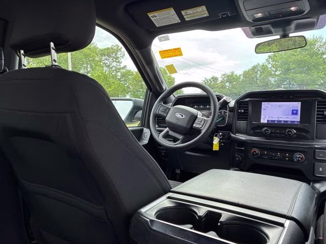 2023 Oxford White Ford F-150 XL 4X4 Truck