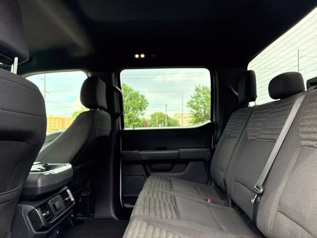 2023 Oxford White Ford F-150 XL 4X4 Truck