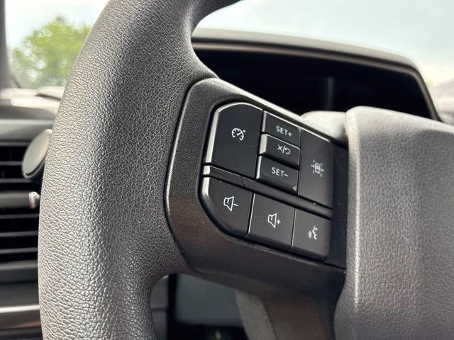 2023 Oxford White Ford F-150 XL 4X4 Truck