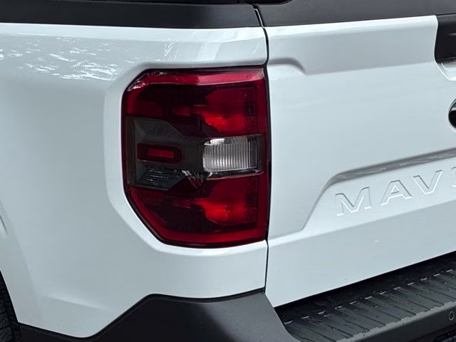 2025 Oxford White Ford Maverick XLT AWD Truck