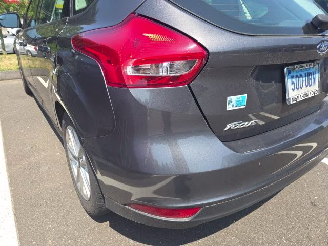 2016 Gray Ford Focus SE FWD Hatchback