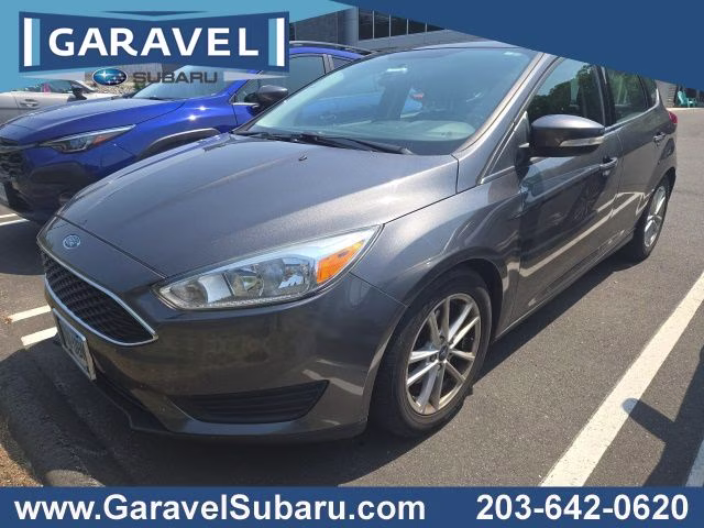 2016 Gray Ford Focus SE FWD Hatchback