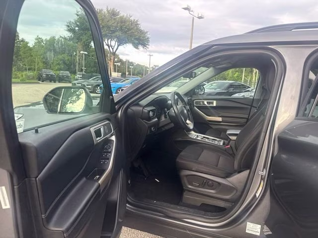 2023 Carbonized Gray Metallic Ford Explorer XLT 4X4 SUV