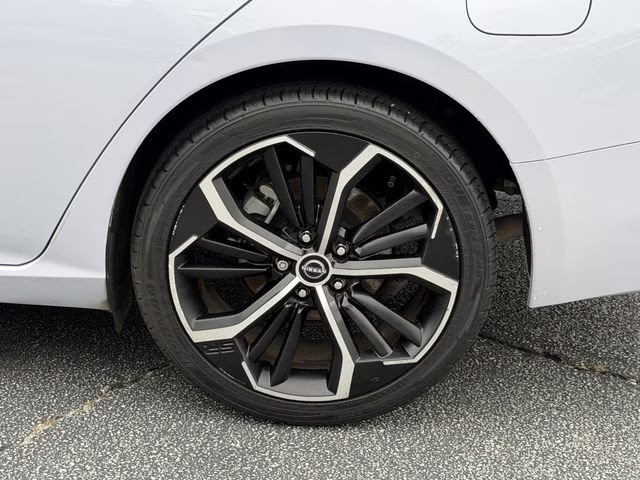 2024 Gray Sky Pearl Nissan Altima 2.5 SR FWD Sedan