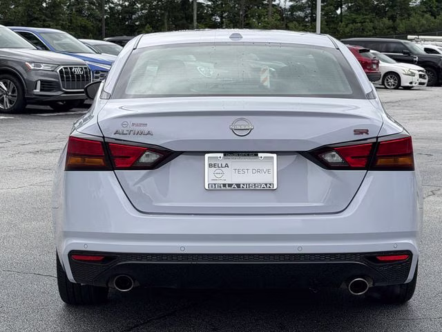 2024 Gray Sky Pearl Nissan Altima 2.5 SR FWD Sedan