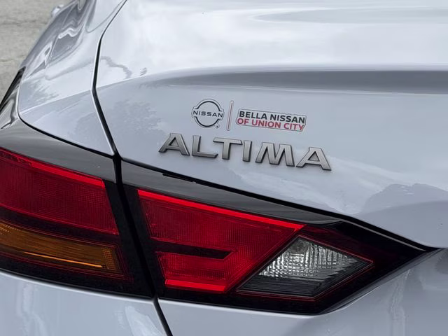 2024 Gray Sky Pearl Nissan Altima 2.5 SR FWD Sedan