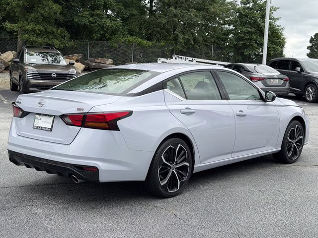2024 Gray Sky Pearl Nissan Altima 2.5 SR FWD Sedan