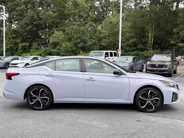 2024 Gray Sky Pearl Nissan Altima 2.5 SR FWD Sedan