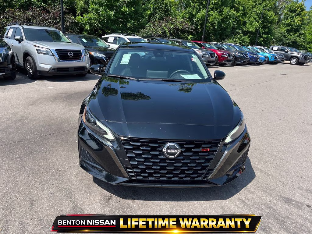 2023 Super Black Clearcoat Nissan Altima 2.5 SR FWD Sedan