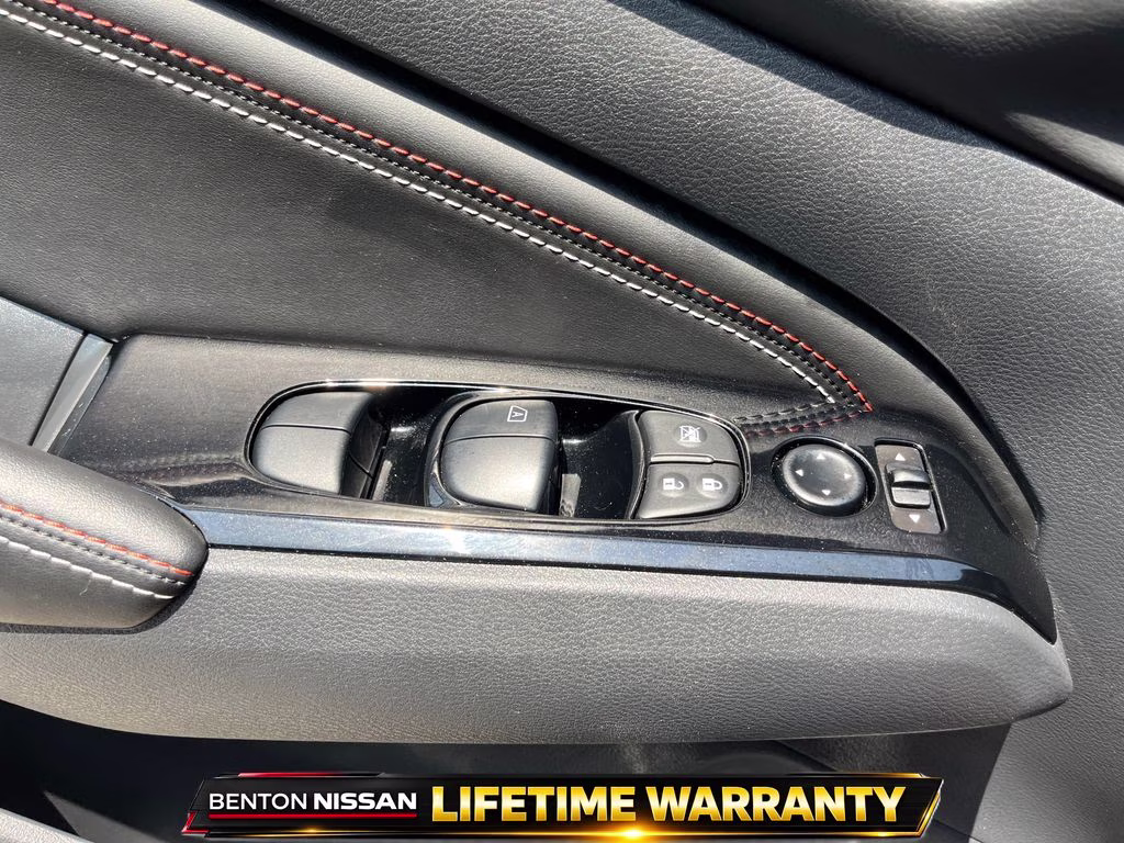 2023 Super Black Clearcoat Nissan Altima 2.5 SR FWD Sedan