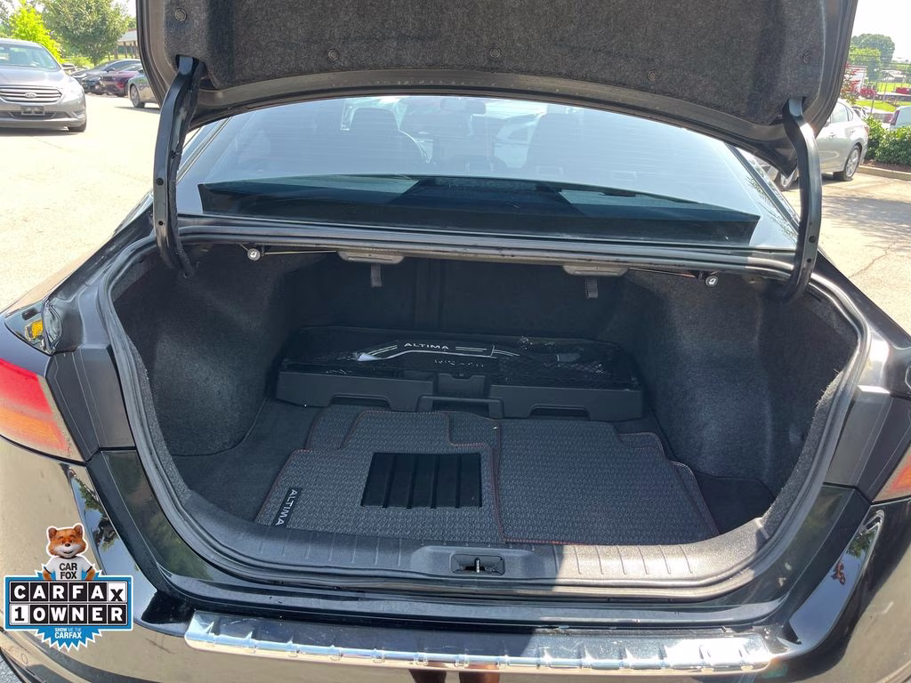 2023 Super Black Clearcoat Nissan Altima 2.5 SR FWD Sedan