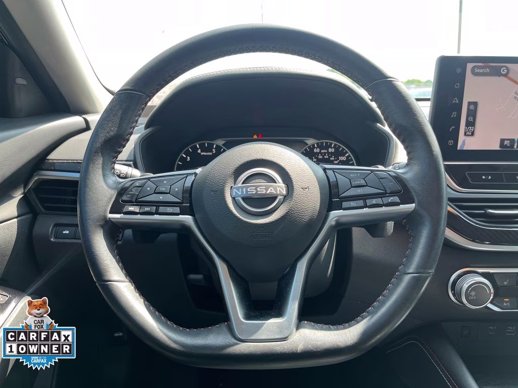 2023 Super Black Clearcoat Nissan Altima 2.5 SR FWD Sedan