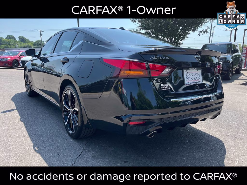 2023 Super Black Clearcoat Nissan Altima 2.5 SR FWD Sedan