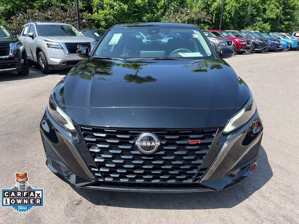 2023 Super Black Clearcoat Nissan Altima 2.5 SR FWD Sedan