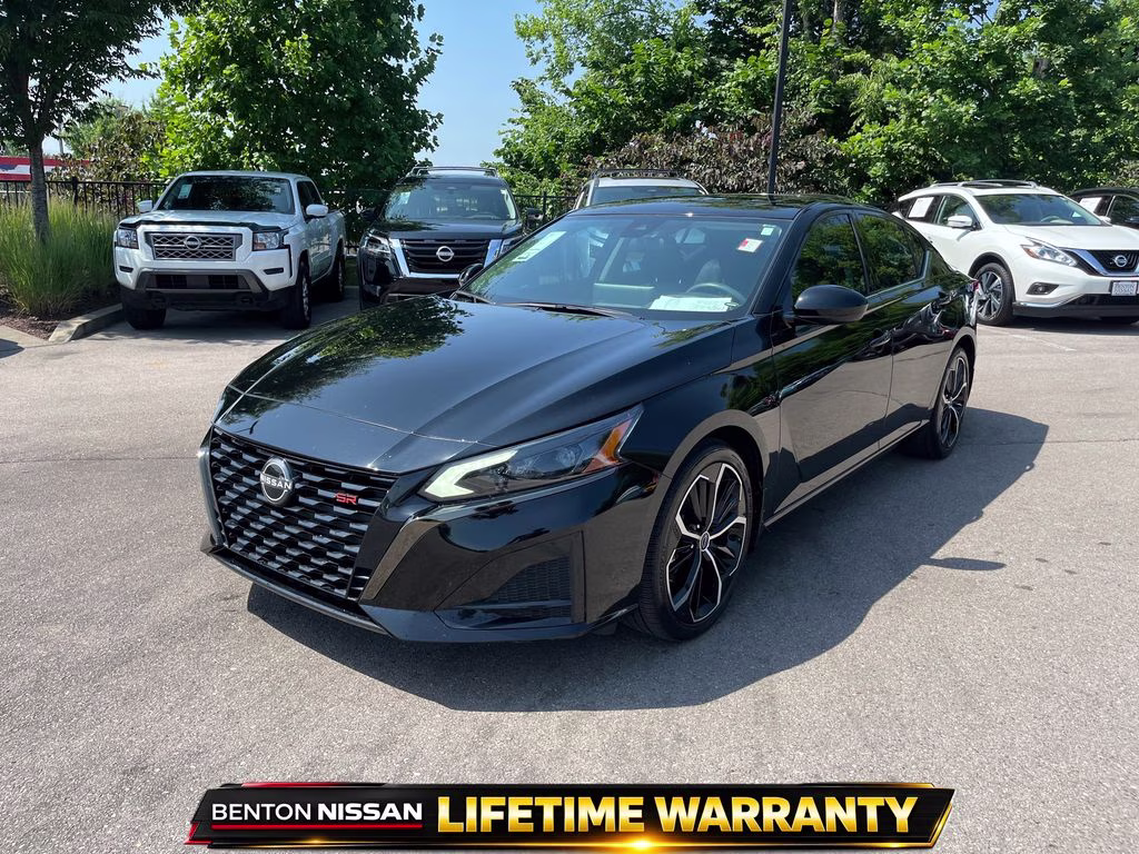 2023 Super Black Clearcoat Nissan Altima 2.5 SR FWD Sedan