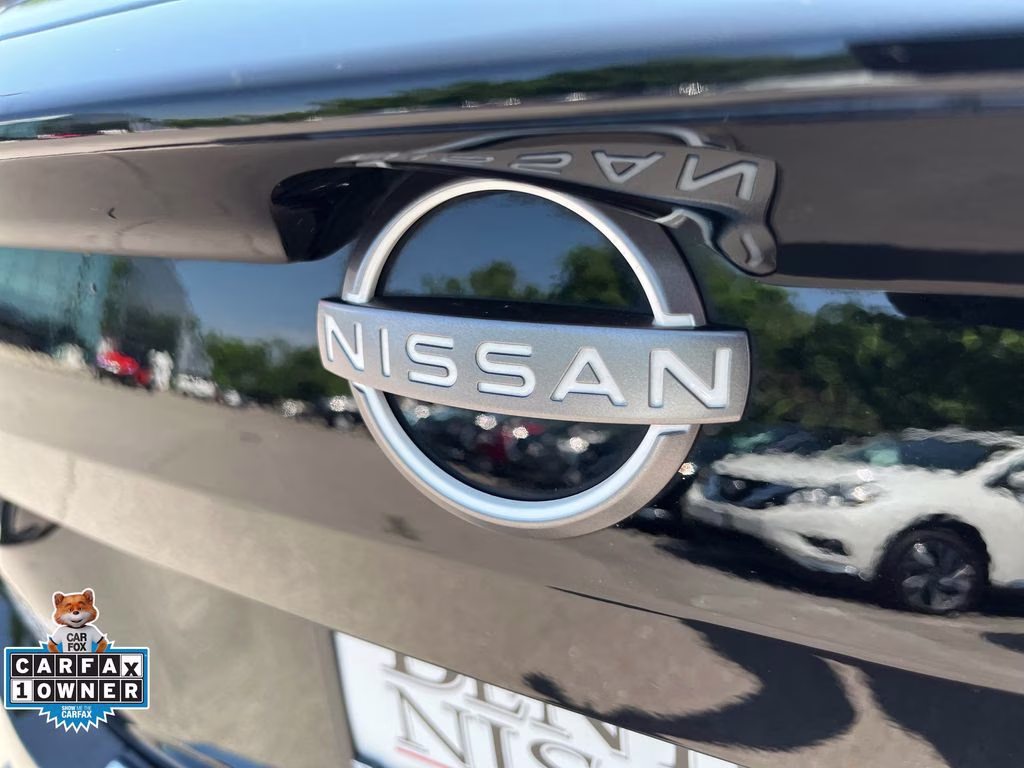 2023 Super Black Clearcoat Nissan Altima 2.5 SR FWD Sedan