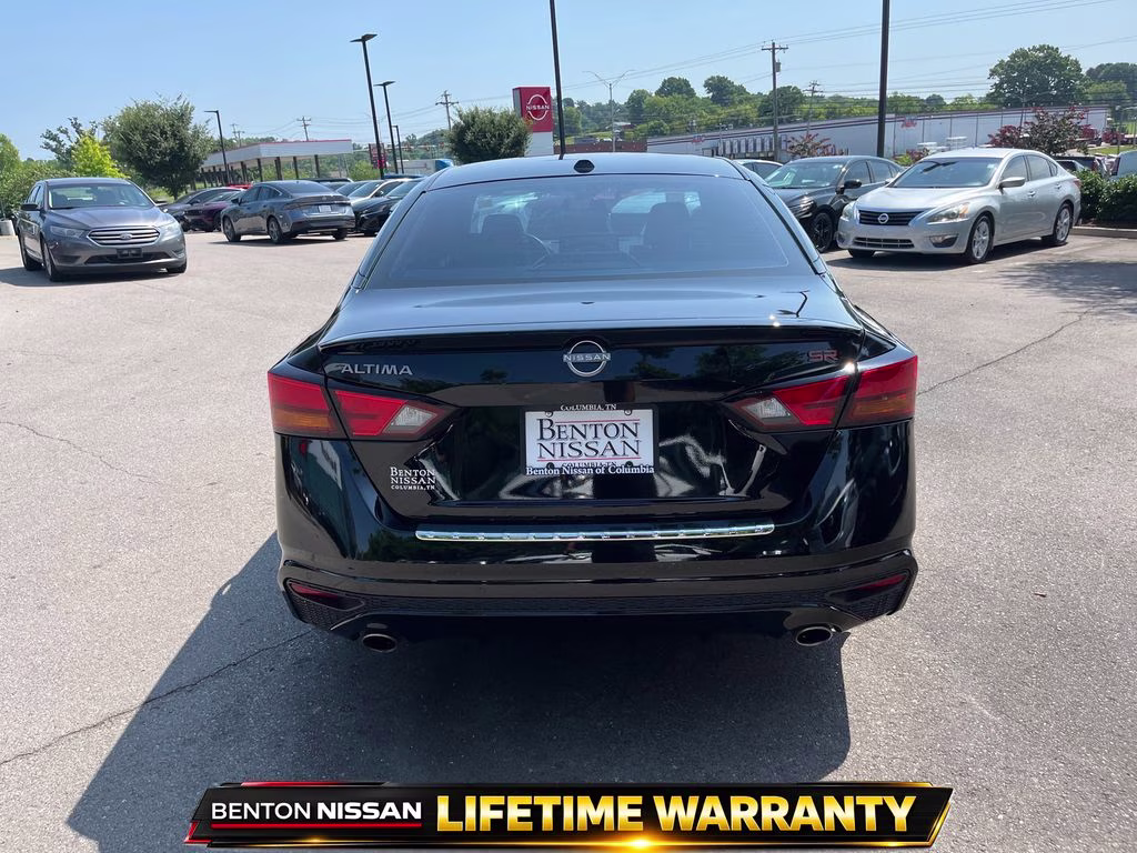 2023 Super Black Clearcoat Nissan Altima 2.5 SR FWD Sedan