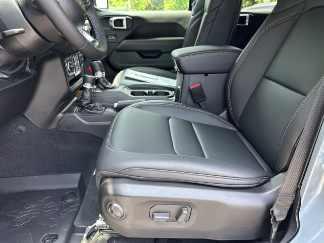 2026 Anvil Clear Coat Jeep Wrangler Sahara 4X4 Convertible